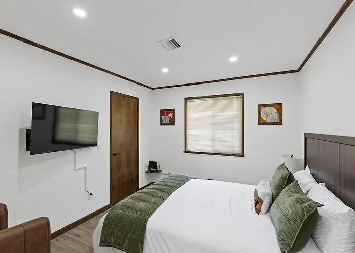 Havasu Riviera Retreat *
